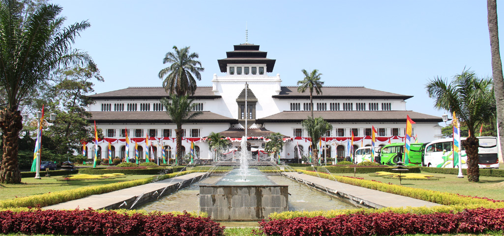 Menjelajahi Keindahan Bandung dengan Perjalanan yang Nyaman Bersama NDF Tour & Travel